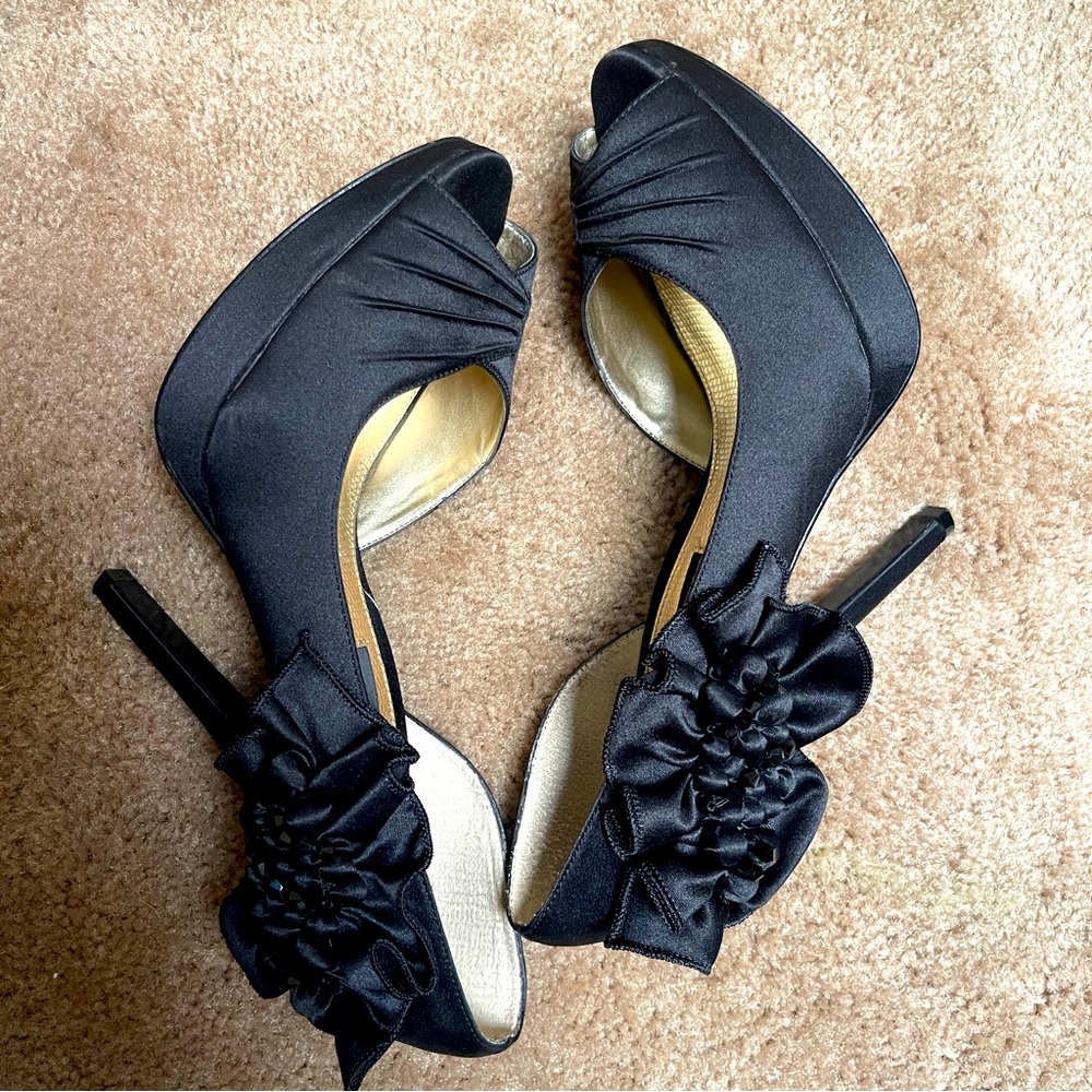 Beautiful Black Pump